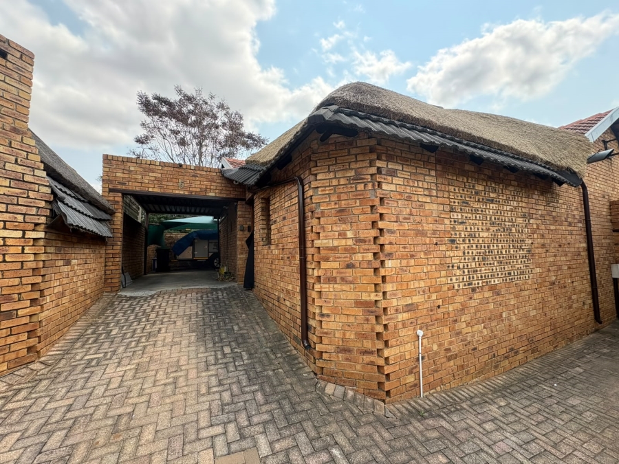 3 Bedroom Property for Sale in Safari Gardens North West